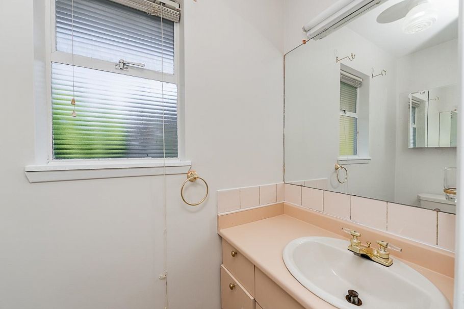 741 Montroyal Boulevard North Vancouver, BC - 24