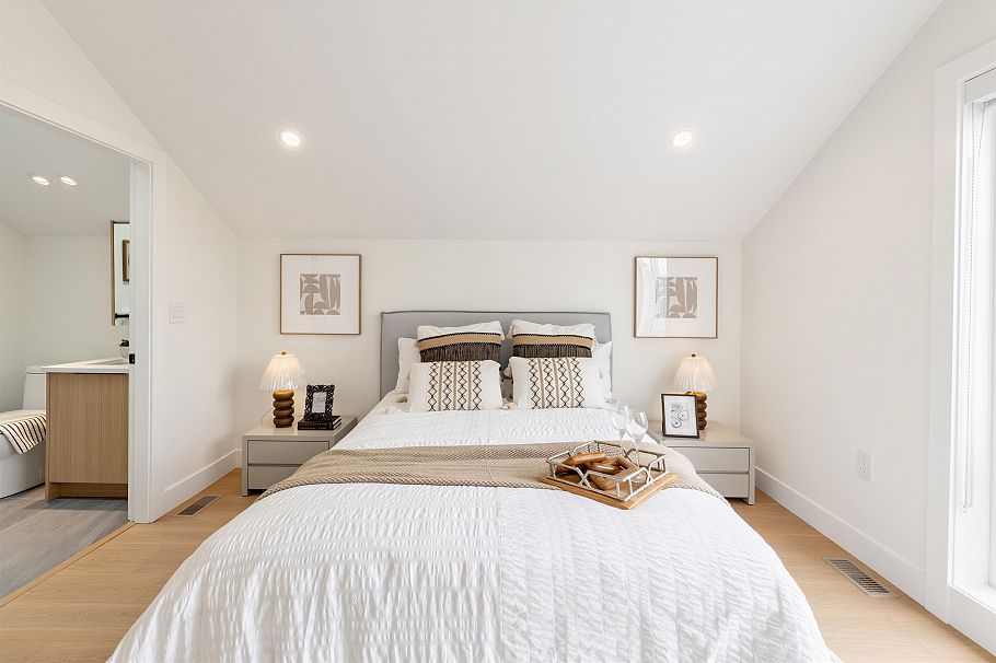 1 3268 E 18 Avenue Vancouver, BC - 26