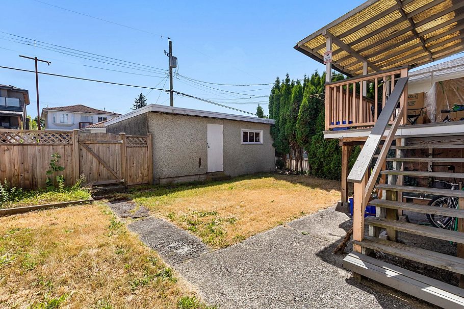 3186 E 28th Avenue Vancouver, BC - 33
