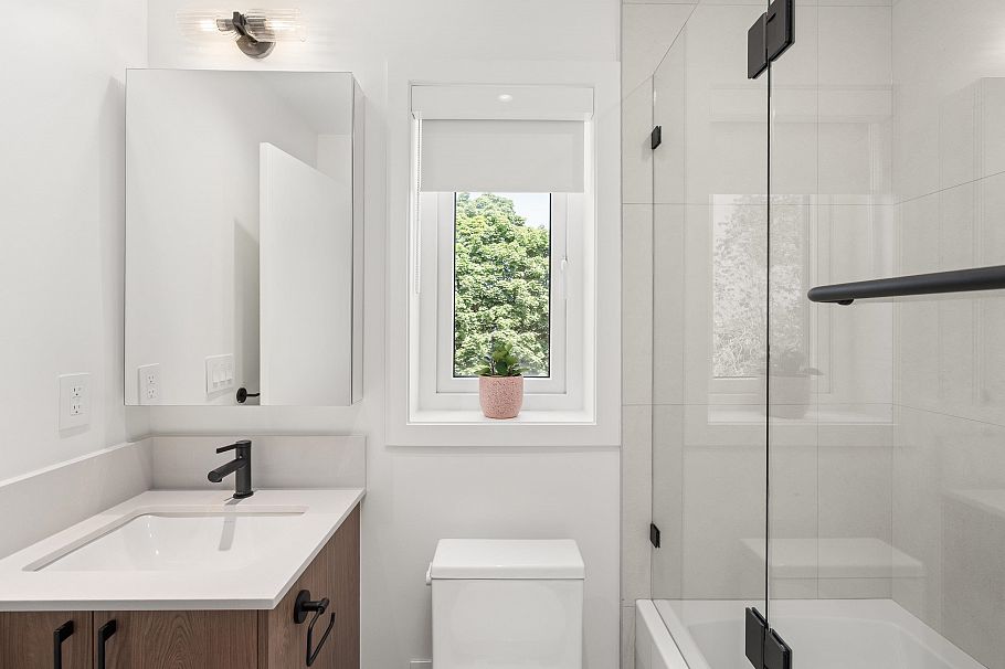 1 2240 E 40th Avenue Vancouver, BC - 35
