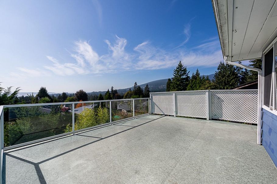 741 Montroyal Boulevard North Vancouver, BC - 31