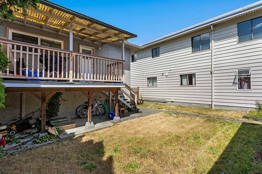 3186 E 28th Avenue Vancouver, BC - 31