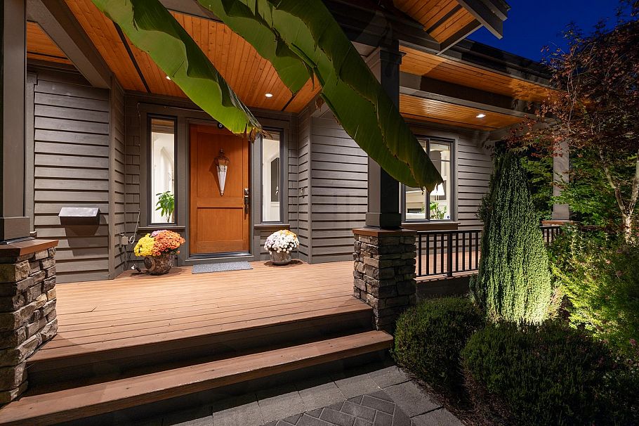 358 W 15th Street North Vancouver, BC - 33