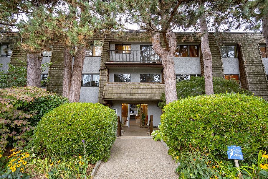 303 1721 St. Georges Avenue North Vancouver, BC - 1