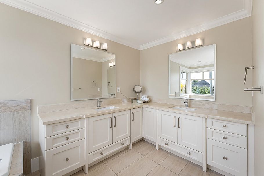 358 W 15th Street North Vancouver, BC - 21