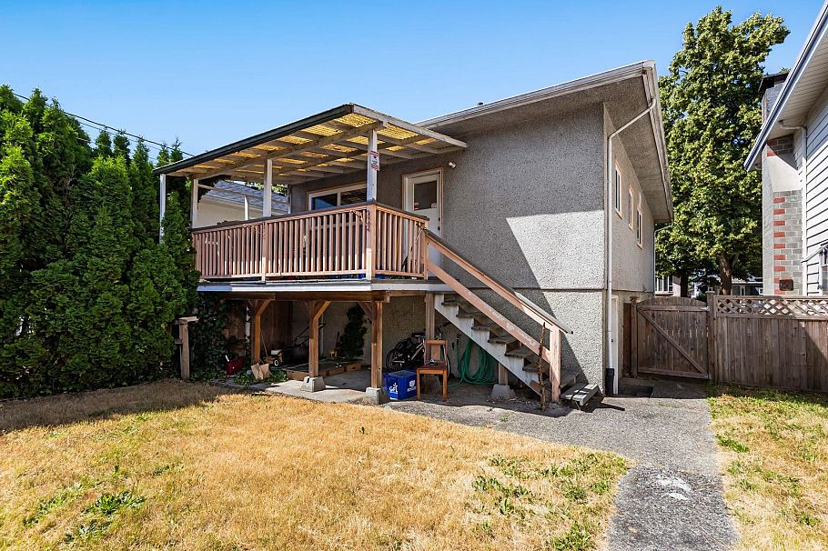 3186 E 28th Avenue Vancouver, BC - 30