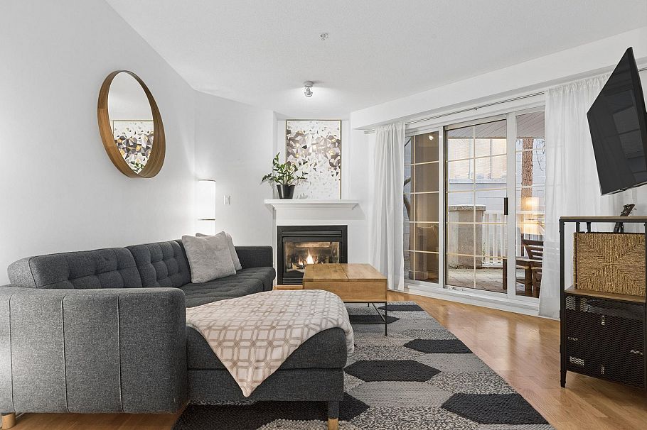 112 147 E 1st North Vancouver, BC - 1