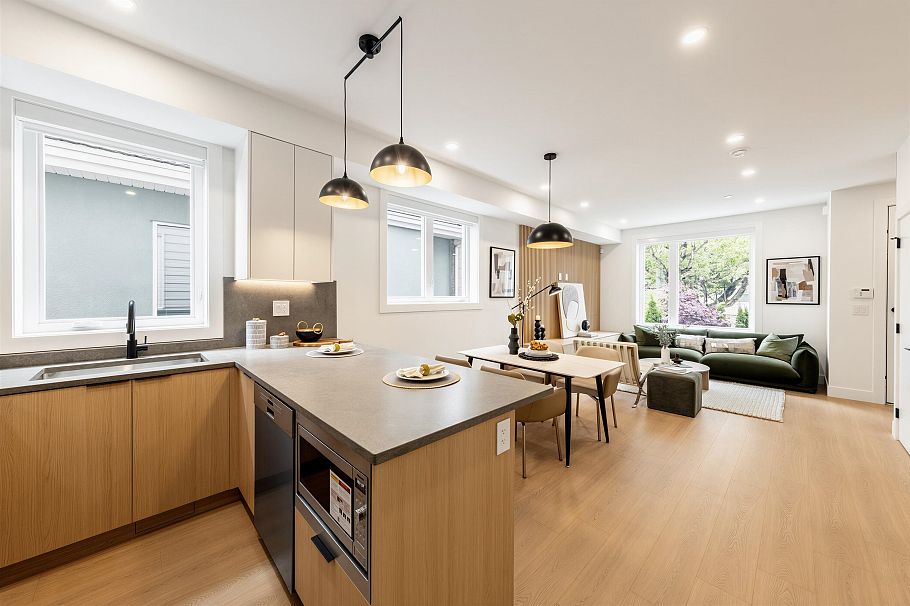 1 3268 E 18 Avenue Vancouver, BC - 5