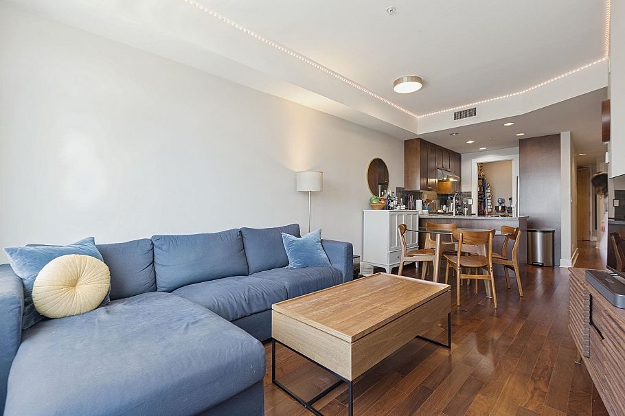 303 1477 W 15th Avenue Vancouver, BC - 4