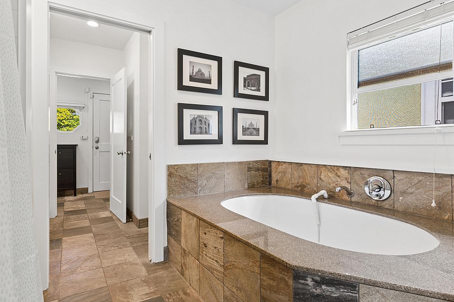 558 W 19th Avenue Vancouver, BC - 15