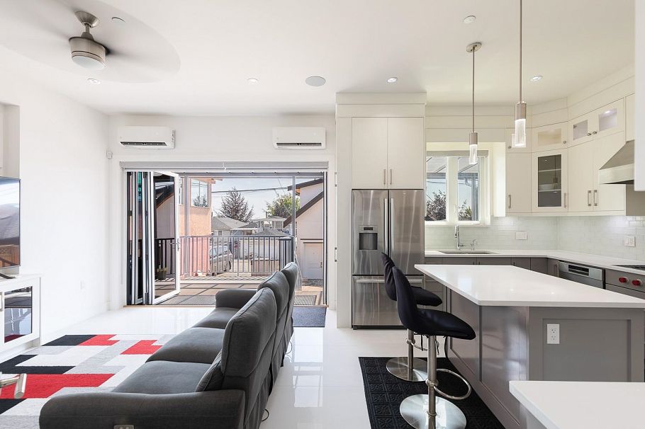 1342 E 60th Avenue Vancouver, BC - 9