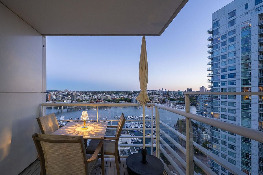 2607 198 Aquarius Mews Vancouver, BC - 18