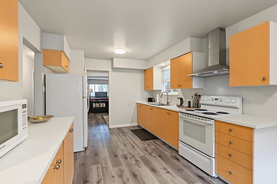 132-134 W 12th Avenue Vancouver, BC - 9