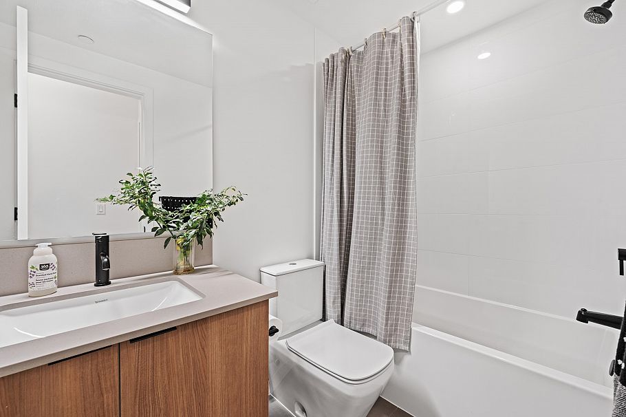 29 533 E 3rd Street North Vancouver, BC - 27