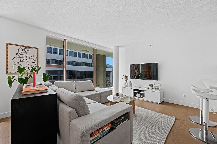 204 1633 W 8th Avenue Vancouver, BC - 9
