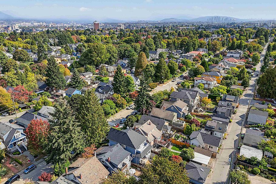 462 W 19th Avenue Vancouver, BC - 38