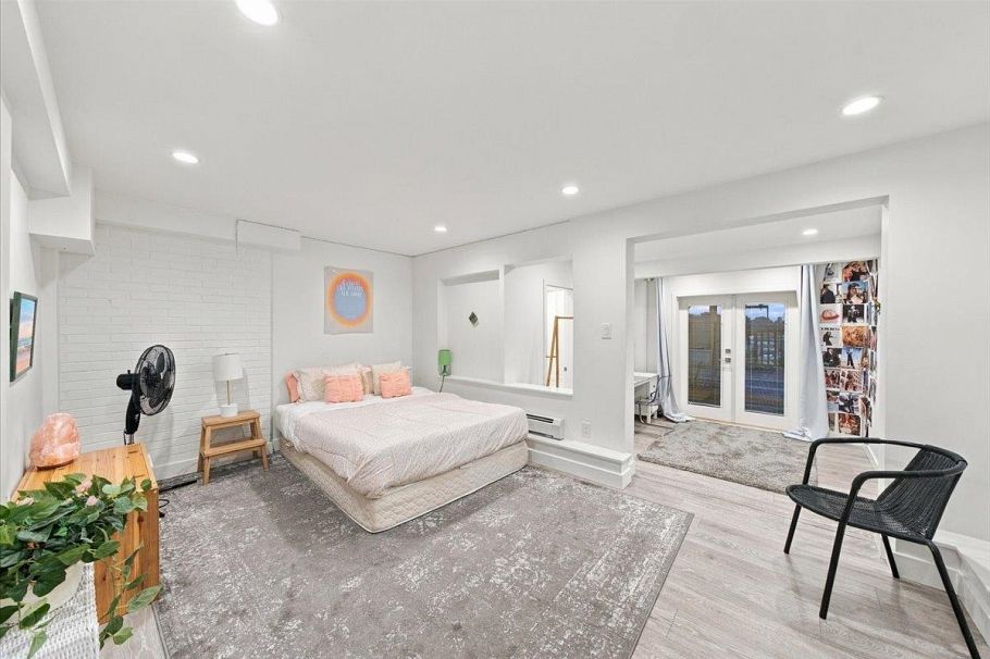 1095 W Keith Road North Vancouver, BC - 23