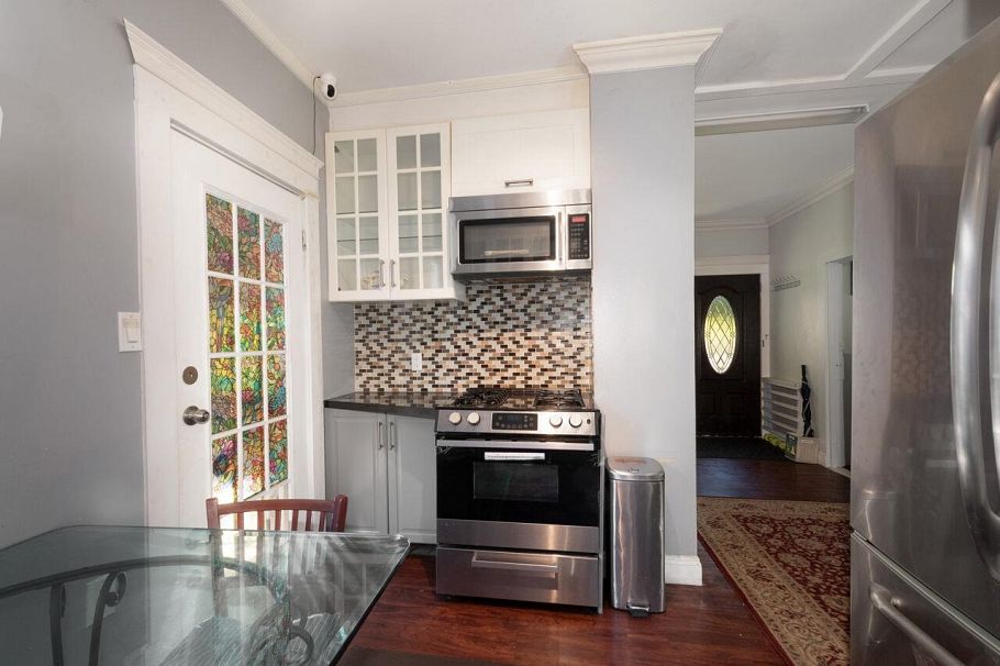 219 E 29th Street North Vancouver, BC - 8