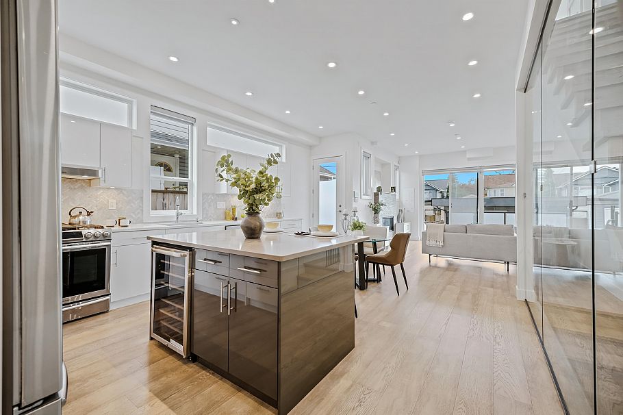 409 W Keith Road North Vancouver, BC - 4