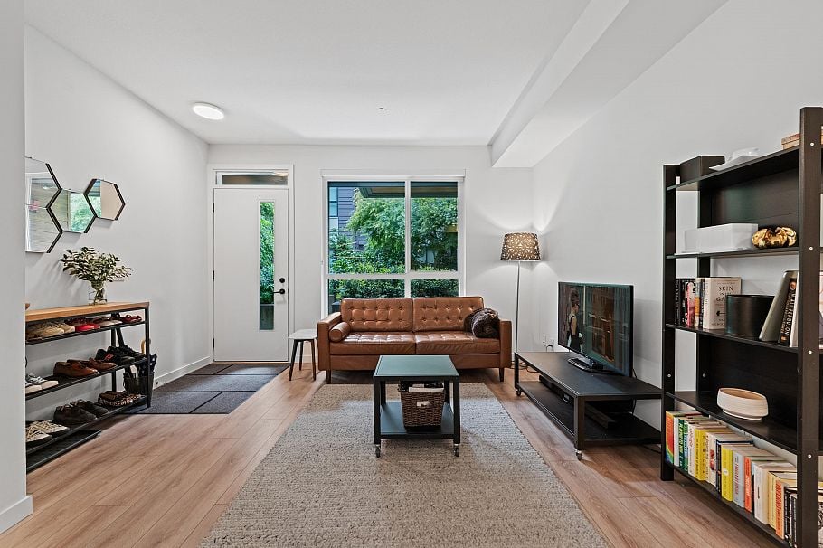 29 533 E 3rd Street North Vancouver, BC - 4