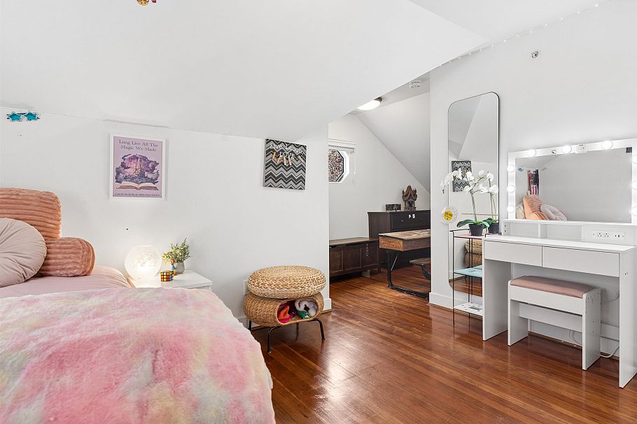 558 W 19th Avenue Vancouver, BC - 19