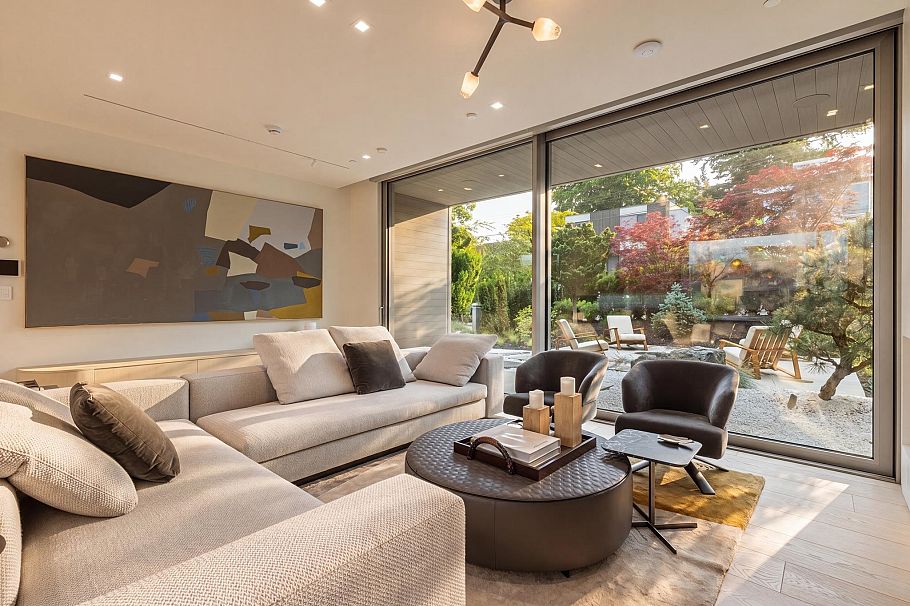 4521 Langara Avenue Vancouver, BC - 5
