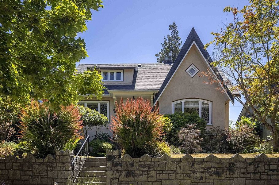 4234 W 9th Avenue Vancouver, BC - 1