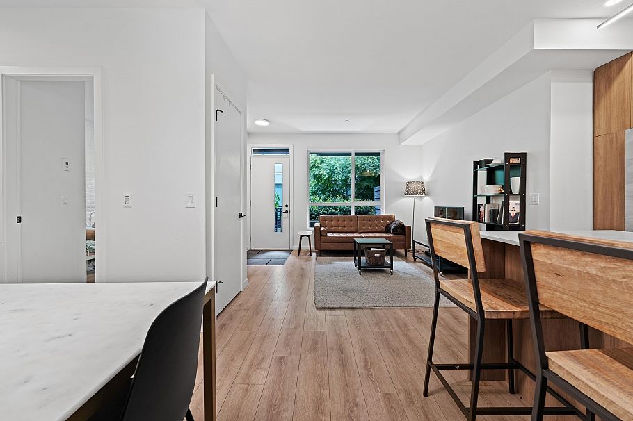 29 533 E 3rd Street North Vancouver, BC - 12
