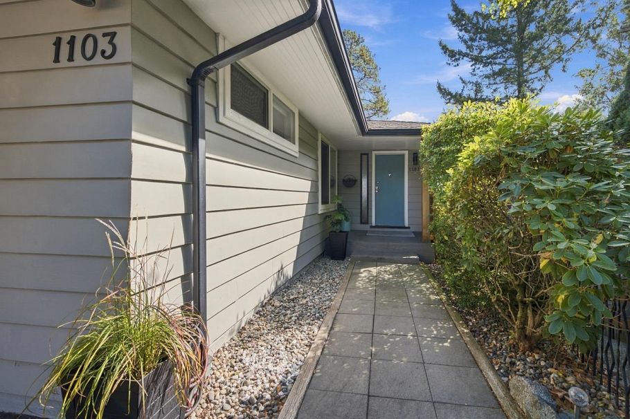 1103 Cloverley Street North Vancouver, BC - 4