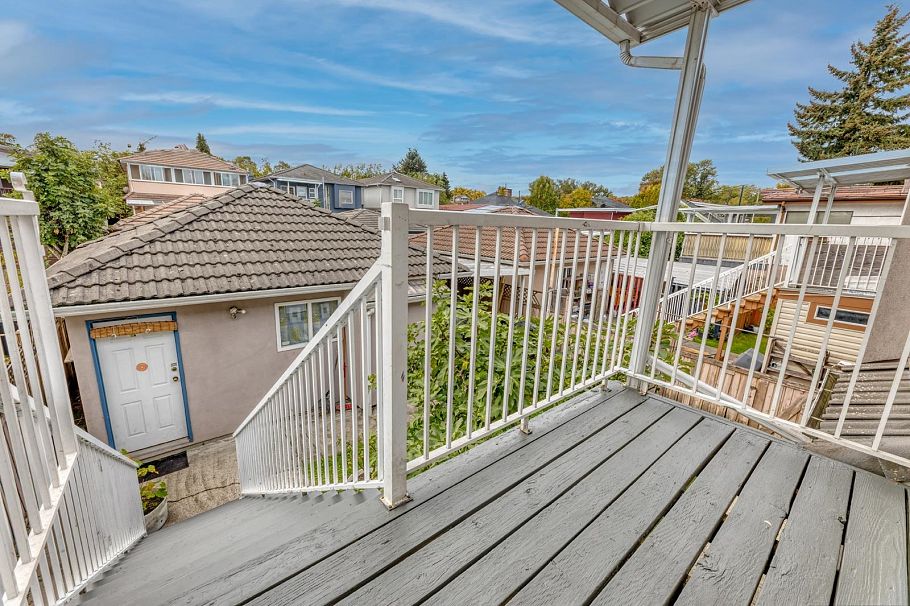 3028 E 26th Avenue Vancouver, BC - 23