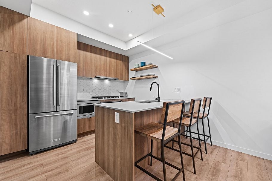 29 533 E 3rd Street North Vancouver, BC - 5