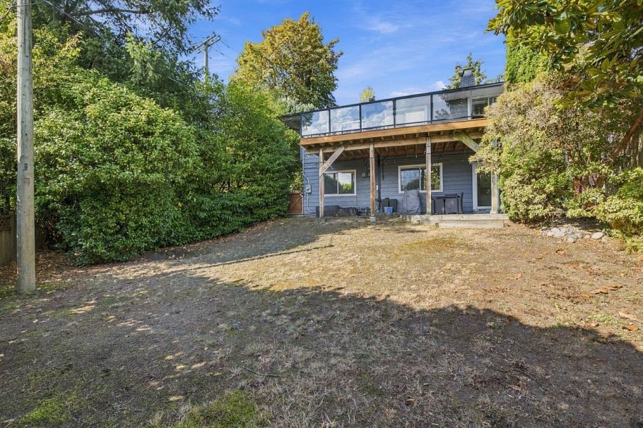 1103 Cloverley Street North Vancouver, BC - 37