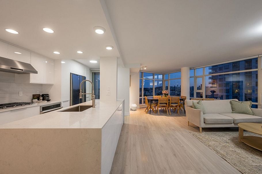 2607 198 Aquarius Mews Vancouver, BC - 6