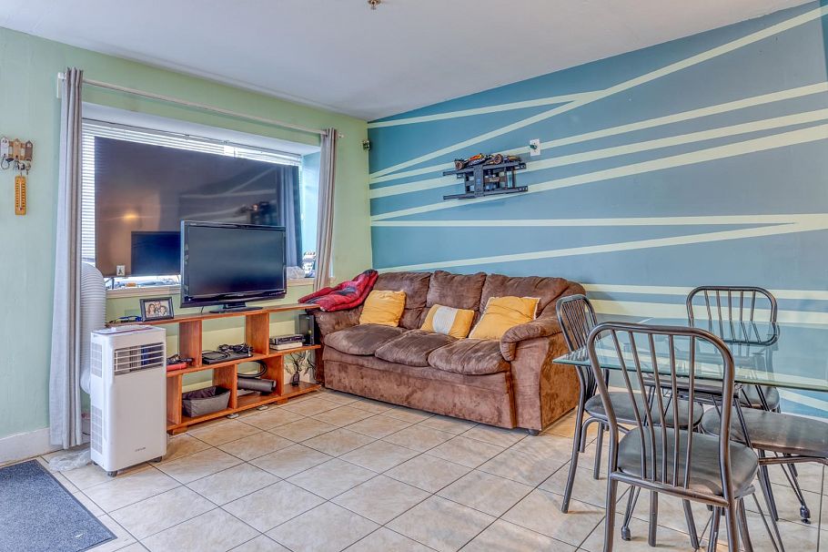 3028 E 26th Avenue Vancouver, BC - 26