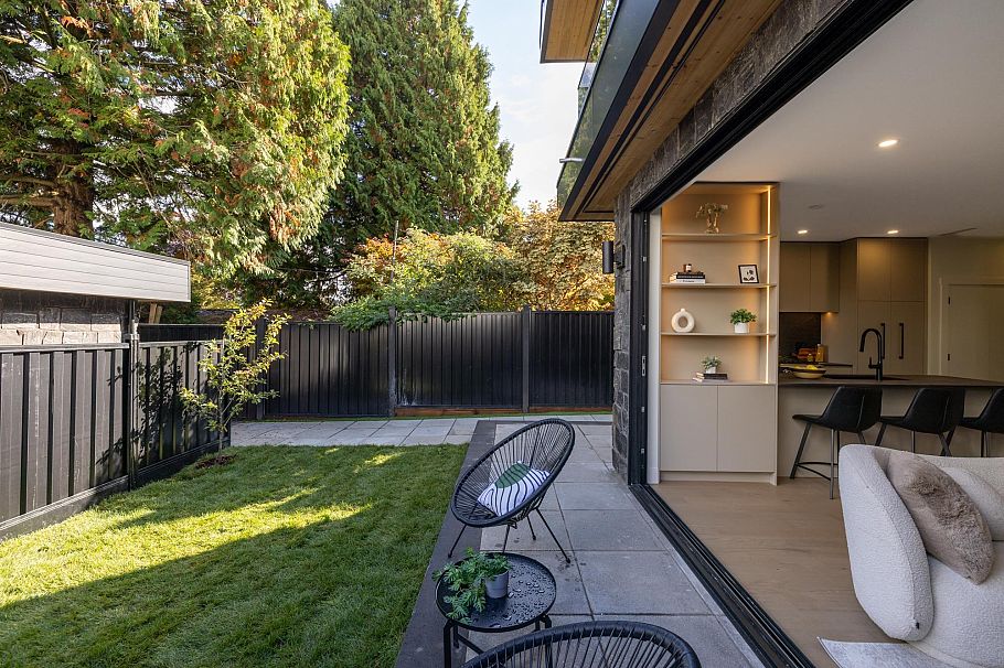 2 2145 Napier Street Vancouver, BC - 10