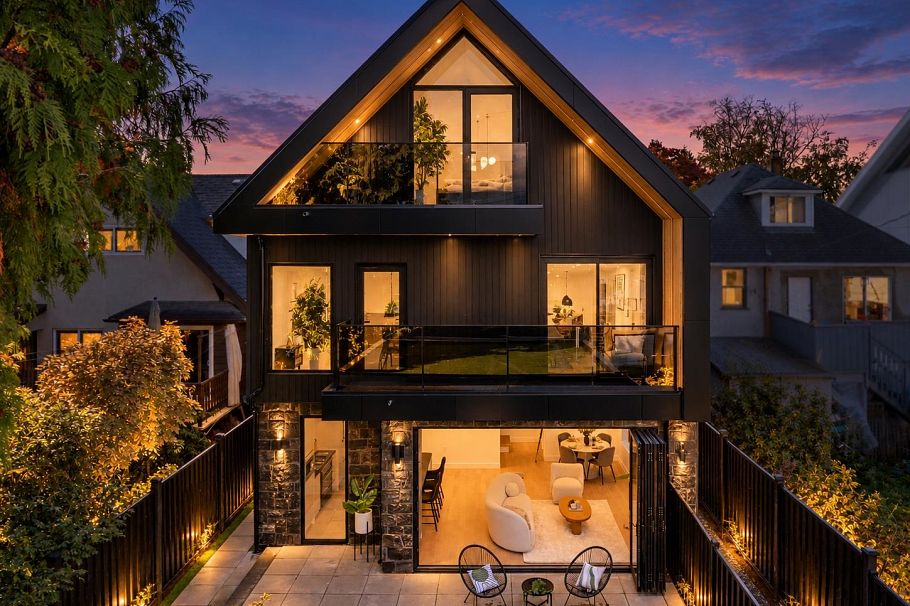 2 2145 Napier Street Vancouver, BC - 1