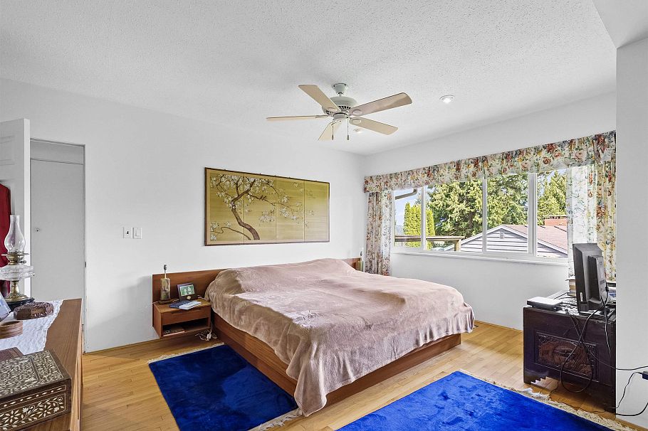 998 Fairway Drive North Vancouver, BC - 24