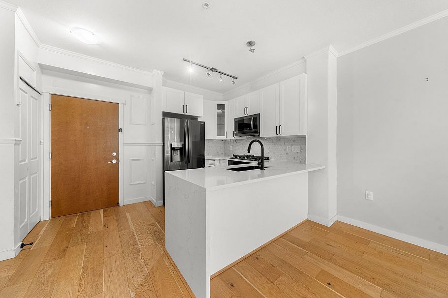 417 119 W 22nd Street North Vancouver, BC - 8