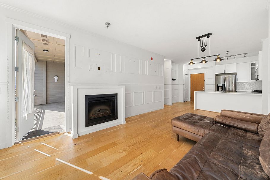 417 119 W 22nd Street North Vancouver, BC - 18