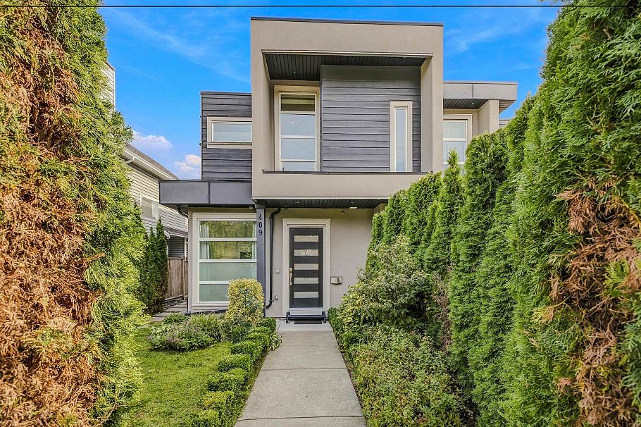 409 W Keith Road North Vancouver, BC - 16