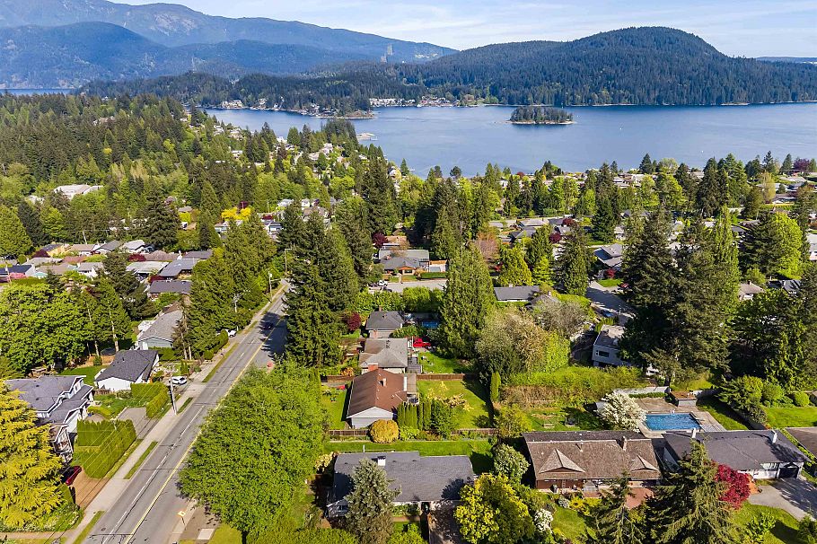 998 Fairway Drive North Vancouver, BC - 36