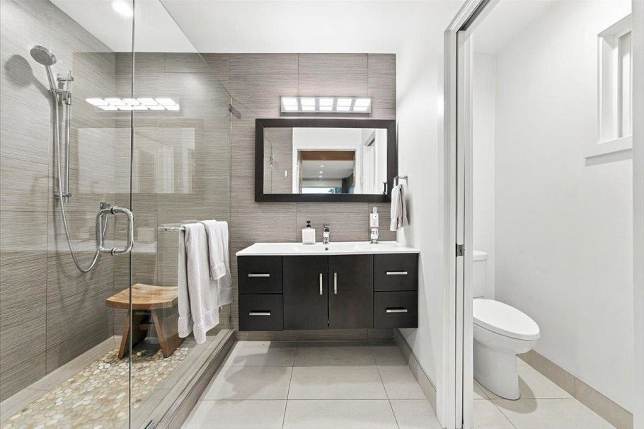 1095 W Keith Road North Vancouver, BC - 17