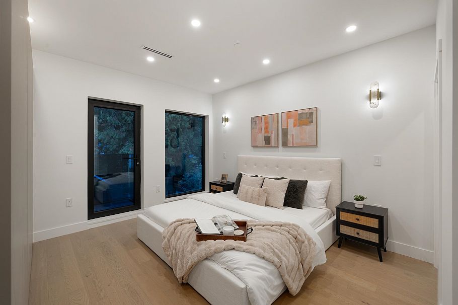 2 2145 Napier Street Vancouver, BC - 25