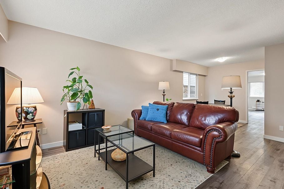 132-134 W 12th Avenue Vancouver, BC - 2