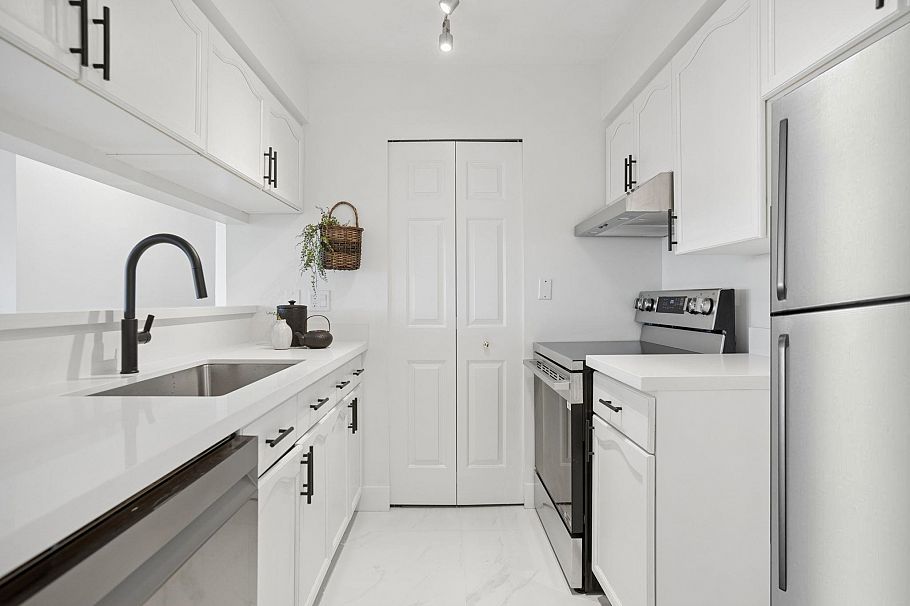 1204 1833 Frances Street Vancouver, BC - 12