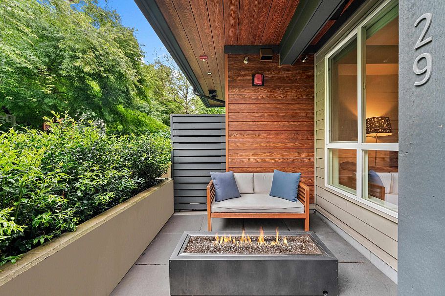 29 533 E 3rd Street North Vancouver, BC - 30