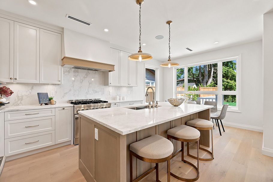 3490 Church Street North Vancouver, BC - 3