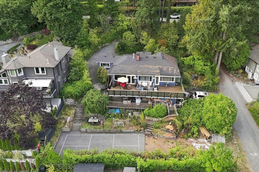 1095 W Keith Road North Vancouver, BC - 33