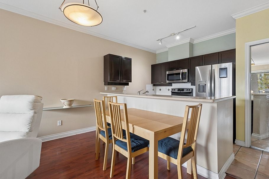302 131 W 3rd Street North Vancouver, BC - 5