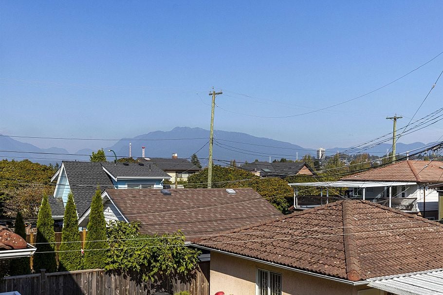 1060 Kelowna Street Vancouver, BC - 26
